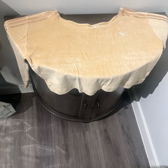 2-piece velour Adidas off-the-shoulder tracksuit. Runs large. - Picture 2 of 3